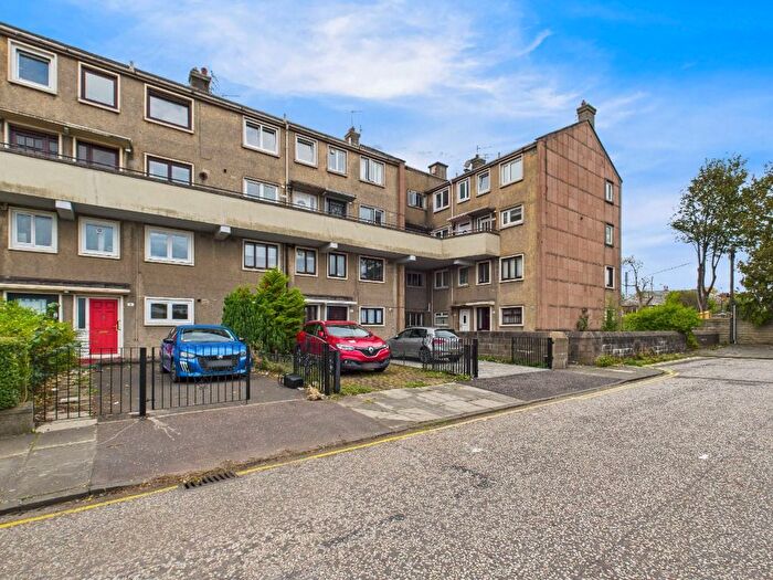 2 Bedroom Flat To Rent In Saughton Avenue, Saughton, Edinburgh, EH11