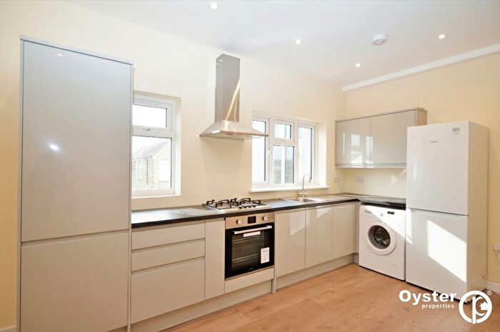 3 Bedroom Flat To Rent In Avenue Road, London, N14