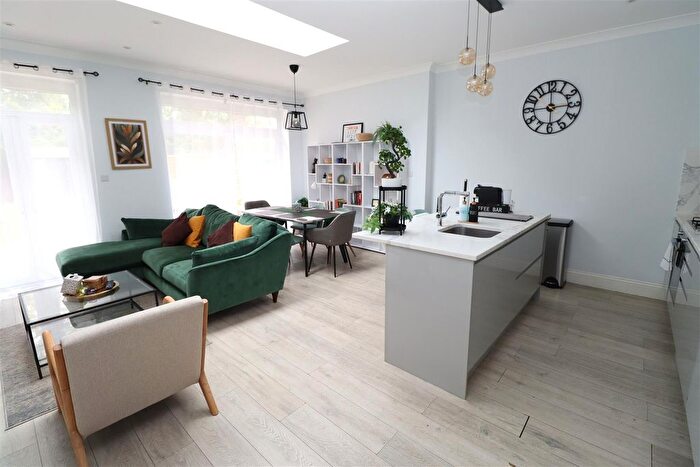 5 Bedroom Property To Rent In North End Road, London, NW11