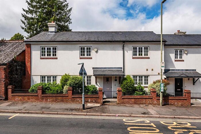 3 Bedroom House For Sale In Horsham Road, Dorking, RH4