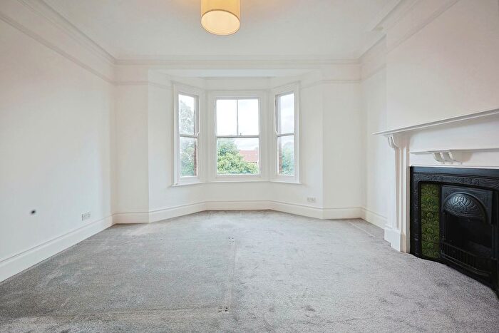 3 Bedroom Flat To Rent In Holmwood Mansions, Uxbridge Road, W3