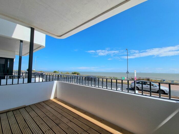 3 Bedroom Flat To Rent In Kings Parade, Holland-On-Sea, Clacton-On-Sea, CO15