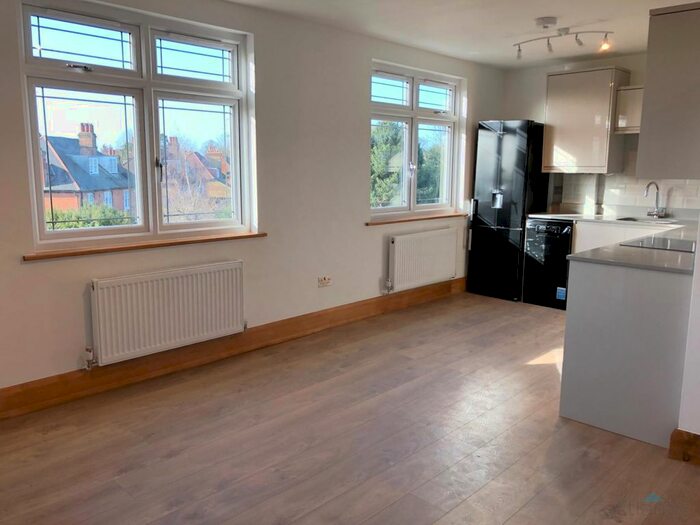 2 Bedroom Flat To Rent In Queen Anne's Place, Bush Hill Park, EN1