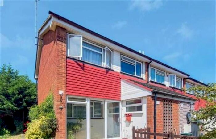 3 Bedroom End Of Terrace House To Rent In Stourton Avenue, Hounslow, TW13