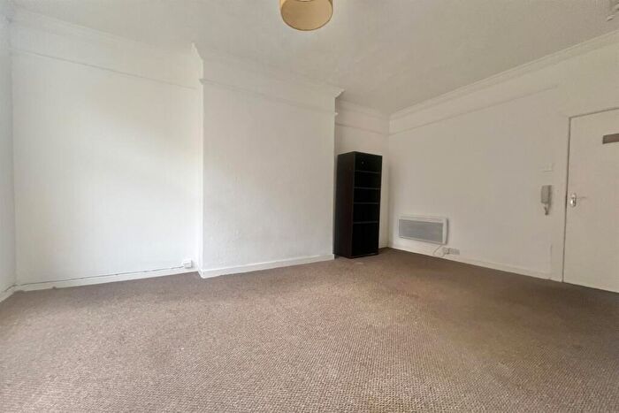 Apartment To Rent In Clarendon Road, Manchester, M16