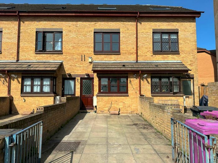 4 Bedroom House To Rent In Allen Road, Bow, E3