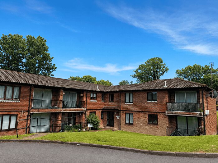 2 Bedroom Flat To Rent In Tollwood Park, TN6