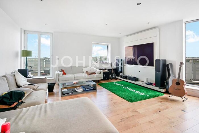 3 Bedroom Apartment For Sale In Wards Wharf Approach, London, E16