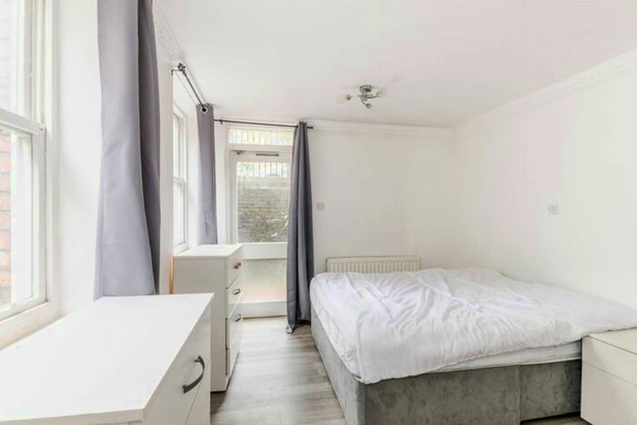 3 Bedroom Flat To Rent In Greenwell Street, Fitzrovia, London, W1W