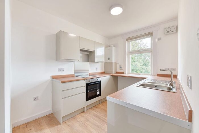 2 Bedroom Flat To Rent In Kenmore Terrace, Dundee, DD3