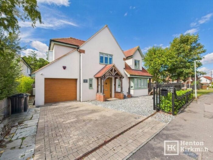 4 Bedroom Detached House For Sale In The Spinney, Billericay, Essex, CM12