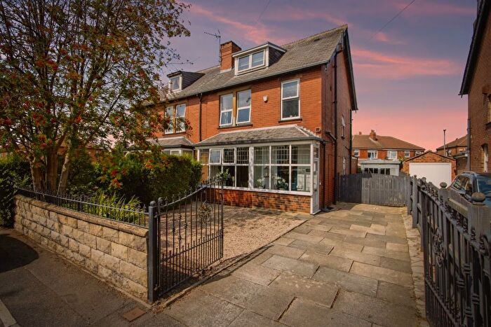 4 Bedroom Semi-Detached House For Sale In Tranquility Avenue, Leeds, LS15