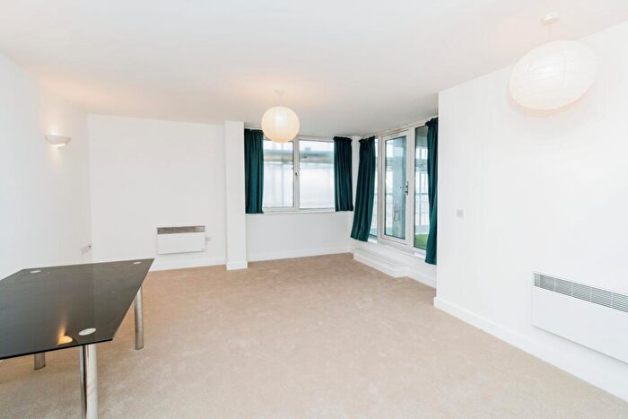 1 Bedroom Flat For Sale In High Street, Southampton, Hampshire, SO14