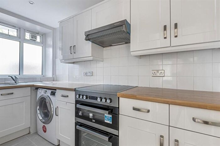 2 Bedroom Apartment To Rent In Lower Ham Road, Kingston Upon Thames, KT2