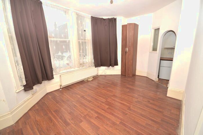 1 Bedroom Flat To Rent In Culverley Road, London, SE6