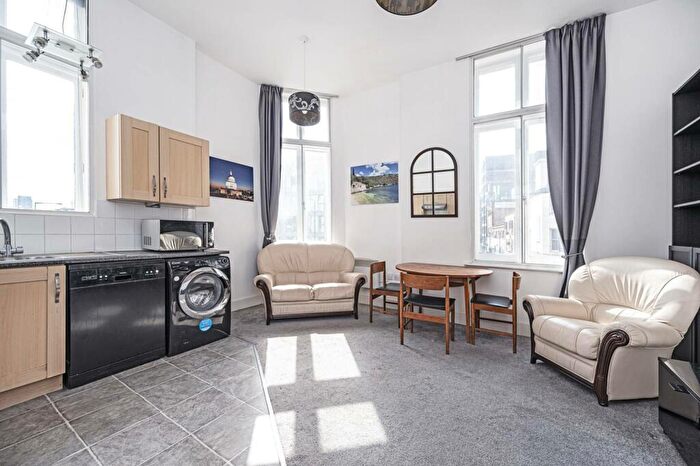 3 Bedroom Flat To Rent In Commercial Road, Limehouse, London, E1