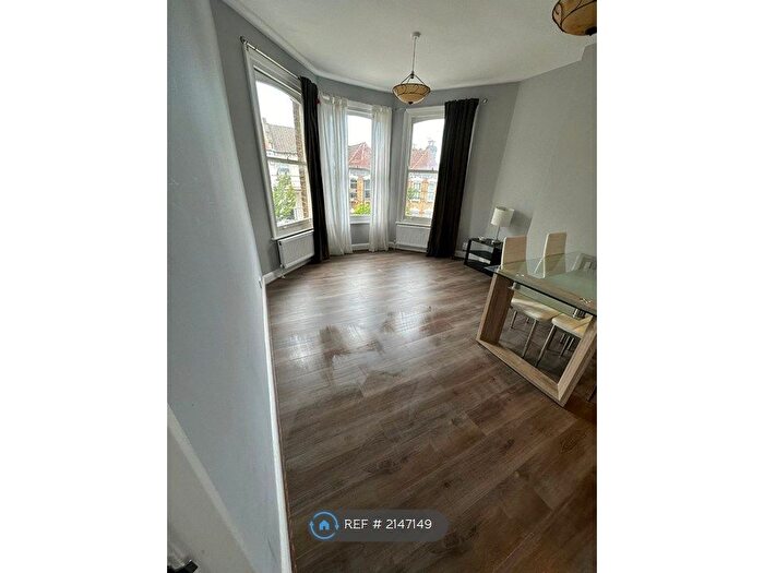 3 Bedroom Flat To Rent In Duckett Road, London, N4