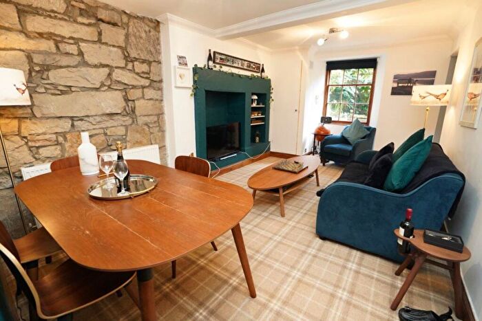 2 Bedroom Flat To Rent In Cheyne Street, Stockbridge, Edinburgh, EH4