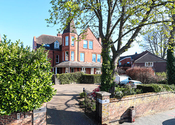 3 Bedroom Semi Detached House For Sale In Avenue Road, St. Albans, AL1