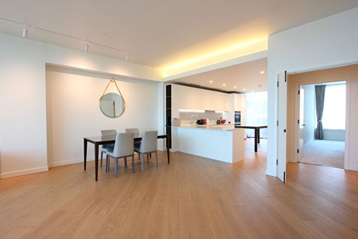 3 Bedroom Flat To Rent In Wood Crescent, London, W12