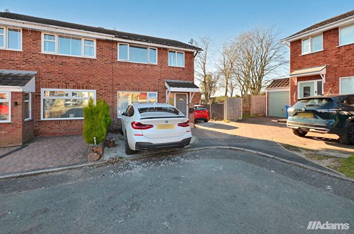 3 Bedroom Semi-detached House For Sale In Azalea Grove, Beechwood, WA7