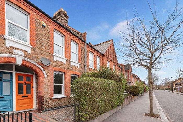 2 Bedroom Flat For Sale In Brettenham Road, Walthamstow, London, E17