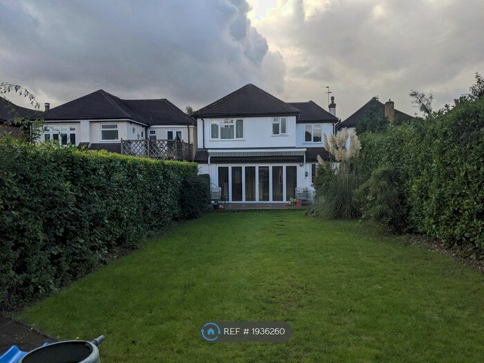 5 Bedroom Detached House To Rent In Courtlands Drive, Watford, WD17