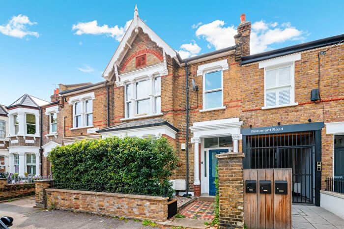 Studio For Sale In Beaumont Road, London, W4