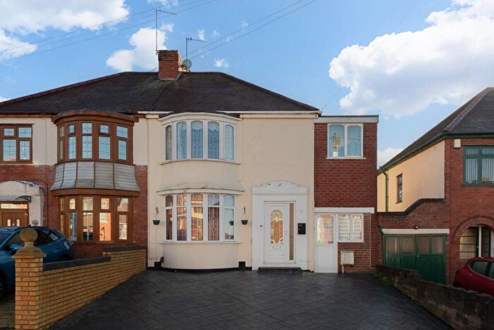 3 Bedroom Semi Detached House For Sale In Westfield Road, Dudley, DY2