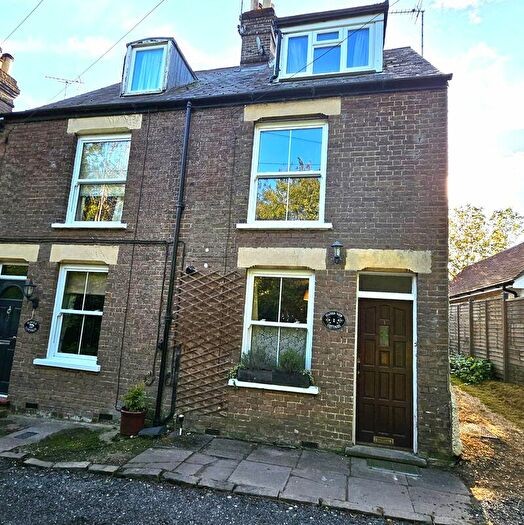 3 Bedroom Character Property To Rent In Trafford Close, Great Missenden, HP16