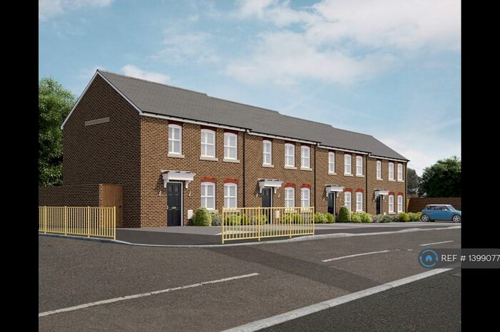 2 Bedroom Terraced House To Rent In Greenbank Row, Luton, LU2