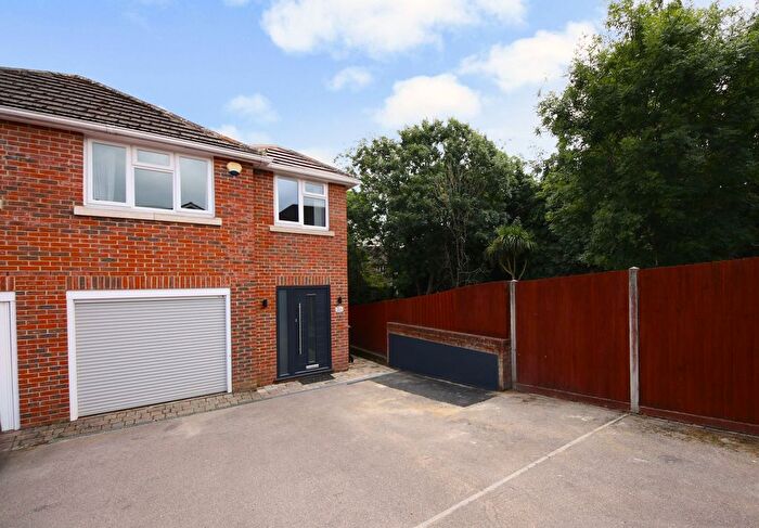 3 Bedroom Semi-Detached House For Sale In Yardley Road, Hedge End, SO30