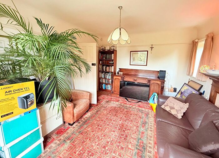 4 Bedroom Detached House For Sale In Thorne Park Road, Torquay, TQ2