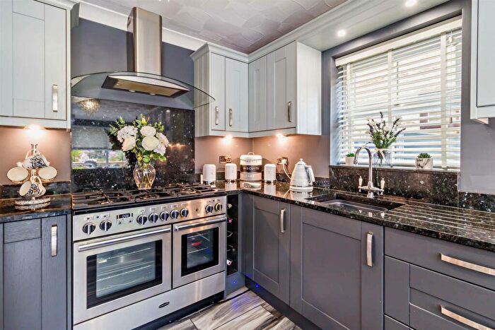 5 Bedroom Detached House For Sale In St Peters Heights, Old Edlington, Doncaster, DN12