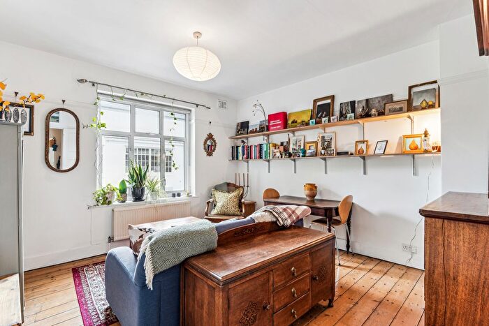 1 Bedroom Flat To Rent In Parkway, Camden, NW1