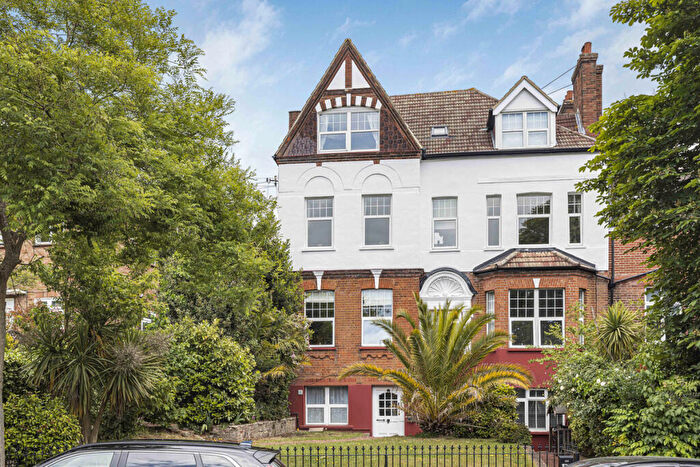 3 Bedroom Apartment For Sale In Highland Road, Shortlands, BR1