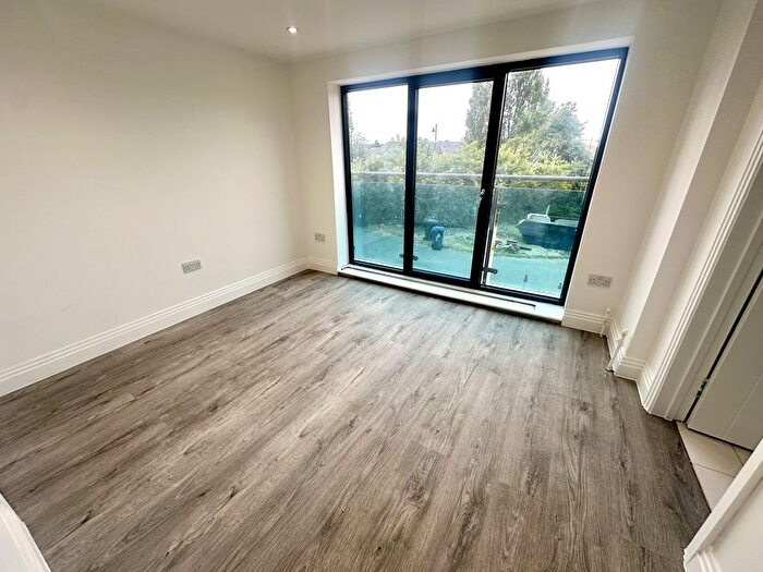 1 Bedroom Flat To Rent In Barge Drive, Southall, Greater London, UB2