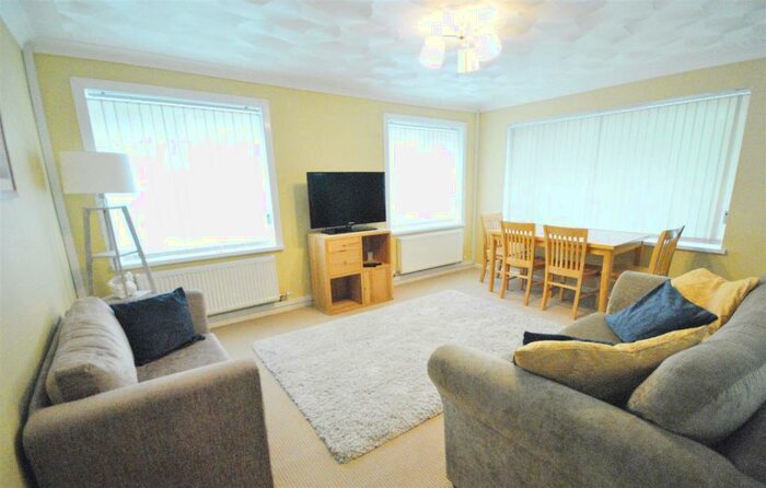1 Bedroom Flat To Rent In Merlins CourtTenbyPembrokeshire, SA70