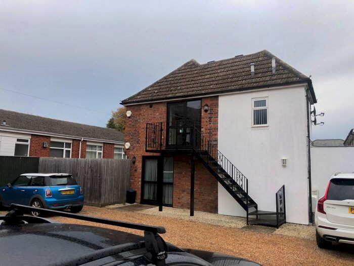 2 Bedroom Flat To Rent In Station Road, Marlow SL7