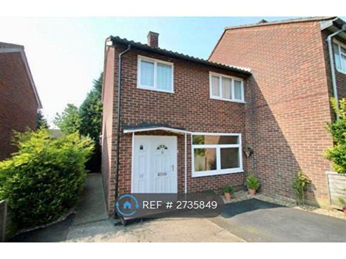 3 Bedroom End Terrace House To Rent In Bartelotts Road, Slough, SL2