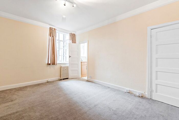 Studio To Rent In Upper Woburn Place, London, WC1H