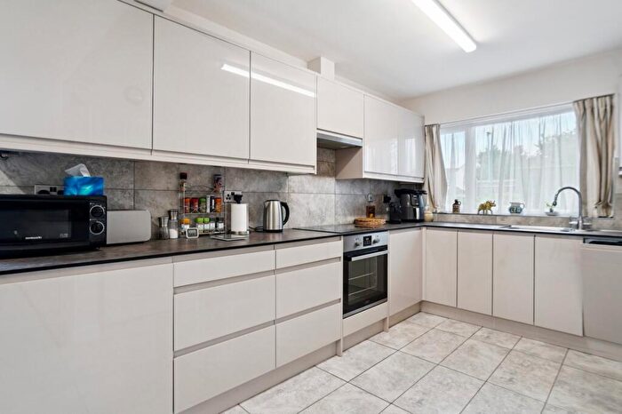 3 Bedroom Detached House For Sale In Oakland Way, Flackwell Heath, High Wycombe, Buckinghamshire, HP10