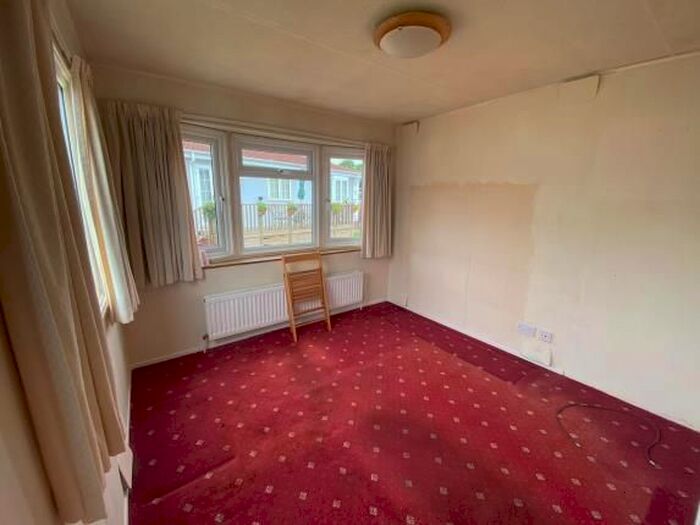 1 Bedroom Detached House For Sale In St. Christophers Park, St