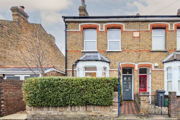 4 Bedroom Semi-Detached House To Rent In St. Georges Road, Feltham, TW13