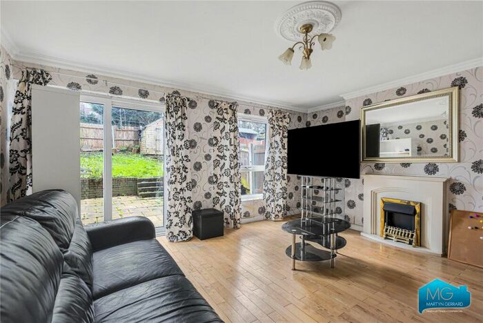 3 Bedroom End Of Terrace House To Rent In Springfield Close, Woodside Park, London, N12