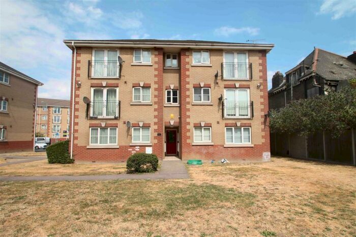 2 Bedroom Flat To Rent In Queensland Court, Dock Road, Tilbury, Essex, RM18