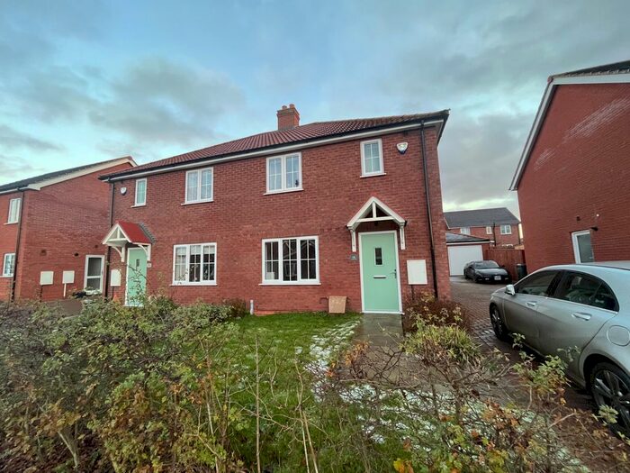 3 Bedroom Semi-Detached House To Rent In Cloisters Walk, Louth, LN11