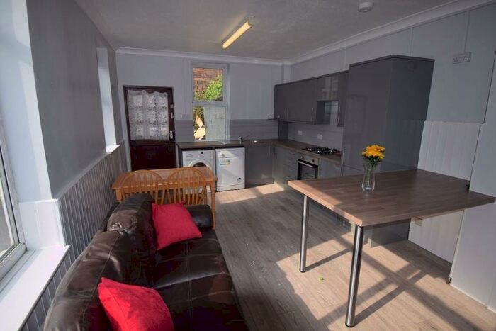 4 Bedroom House To Rent In Campion Street, Derby, DE22