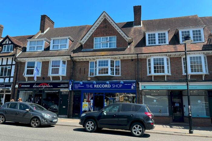 3 Bedroom Apartment To Rent In Hill Avenue, Amersham, HP6