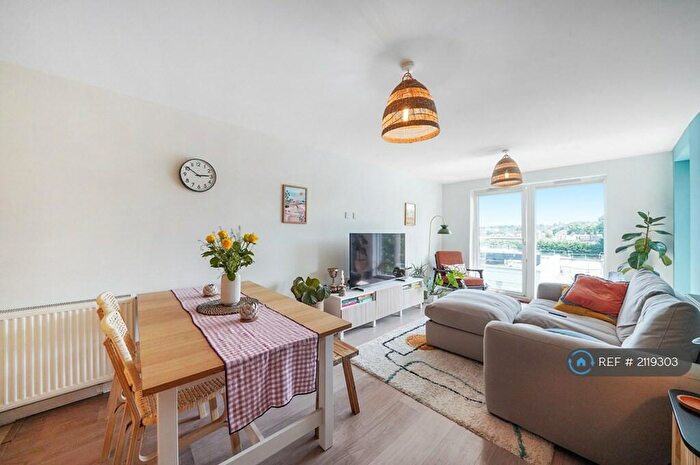 2 Bedroom Flat To Rent In Fuller Court, London, N8